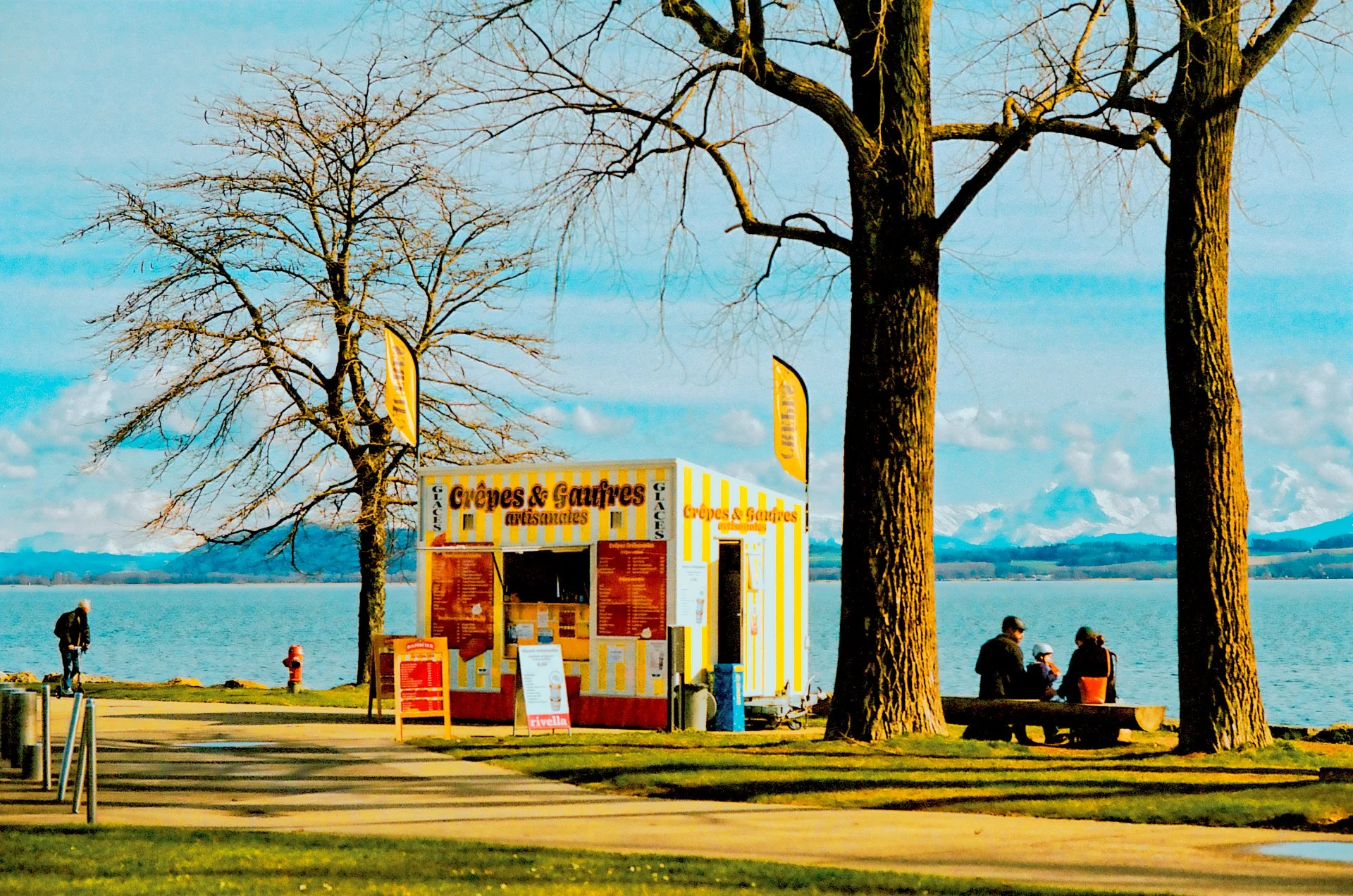 Crêpes et Gaufres au Bord du Lac
