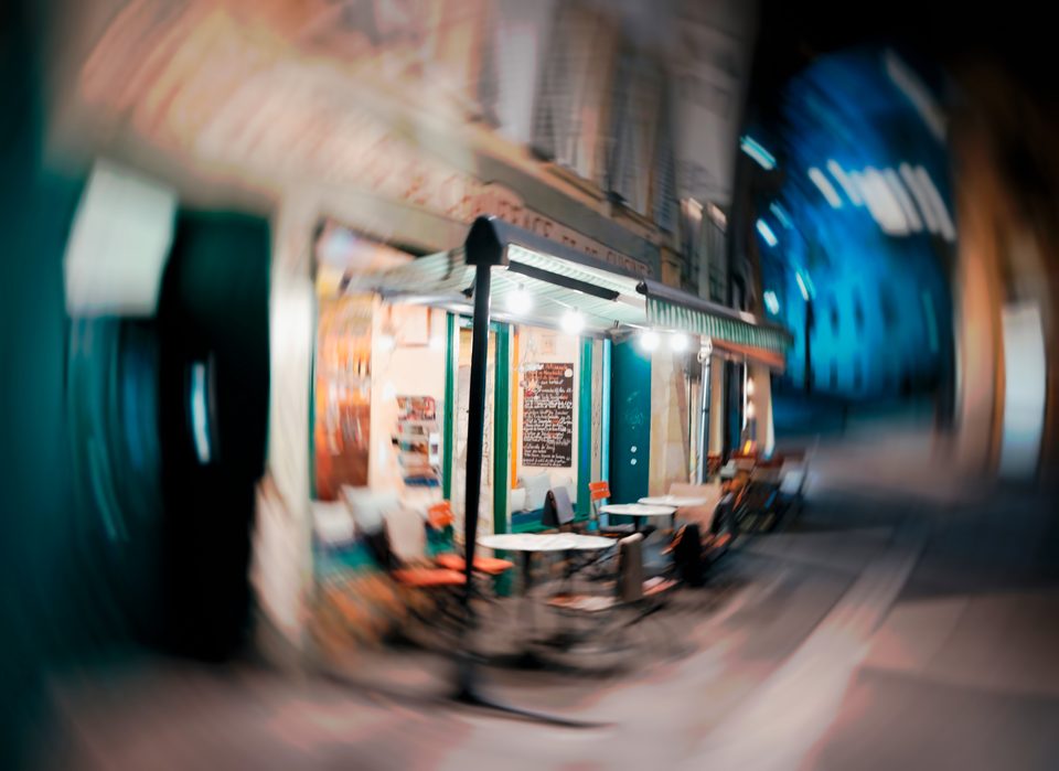 Terrasse, le soir — Rue des Moulins, Neuchâtel — 2023 — Sylvain Blanchoud