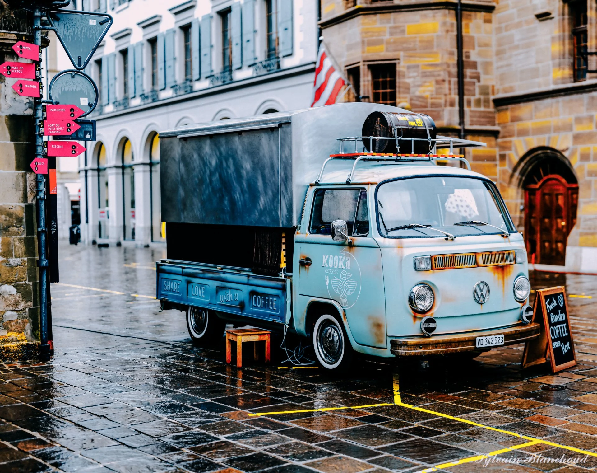 Café nomade sous la pluie