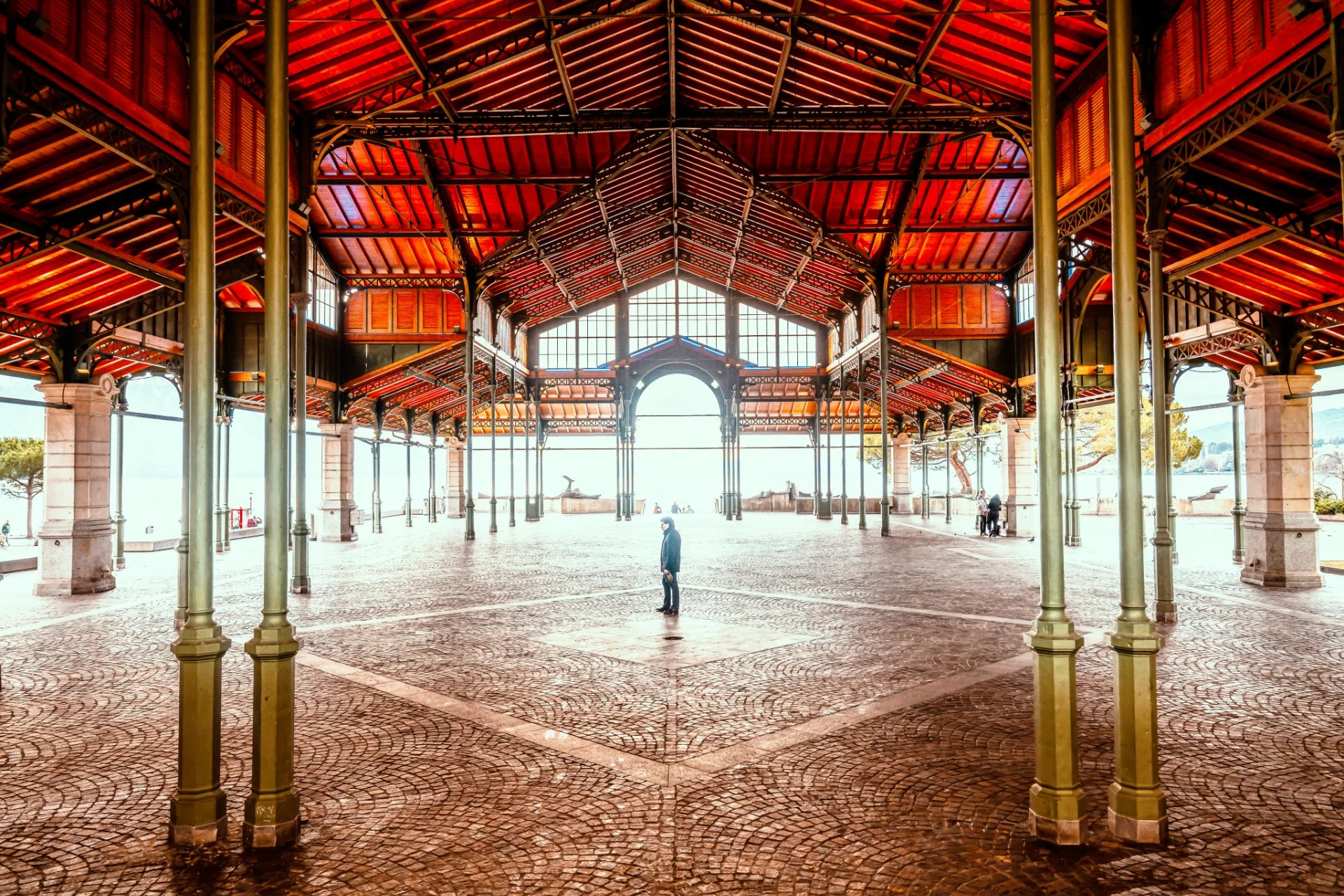 Silences sous la Voûte Rouge